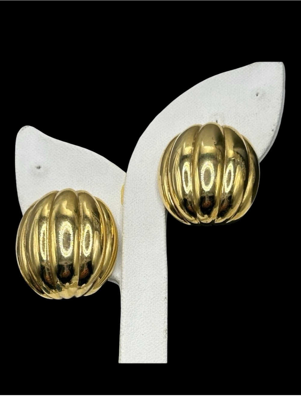 Vintage Oscar de la Renta Ribbed Clip Earrings